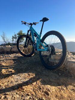 2023 yeti sb140 Turq medium 29 mountain bike