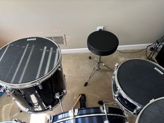 Acoustic Drum Kit with Evans SoundOff Heads