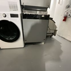 Bosch Built-In Dishwasher – Model SHV68TL3UC/04 – Panel Ready – Like New