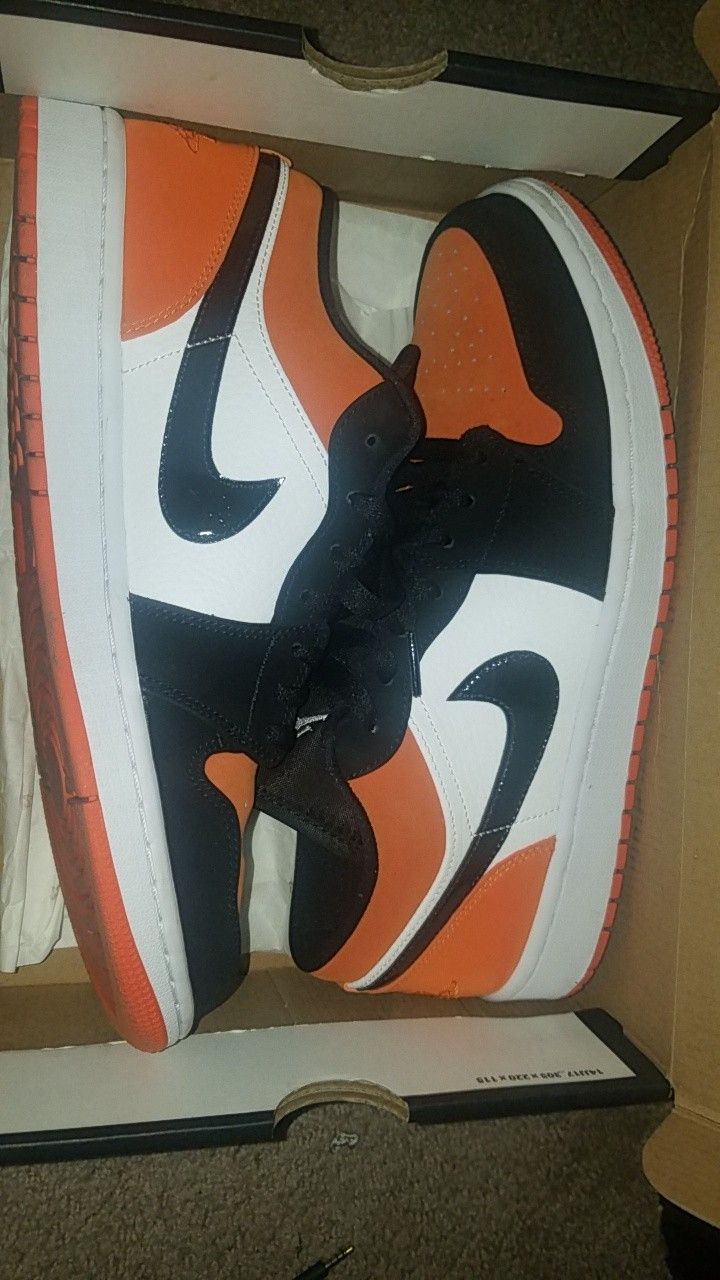 Jordan 1 low shattered backboard