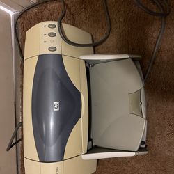 HP Deskjet 960c standard inkjet printer.