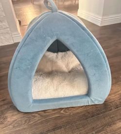 Blue pet bed