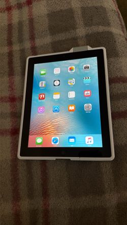 iPad With Hard Case Wi/fi With Charger