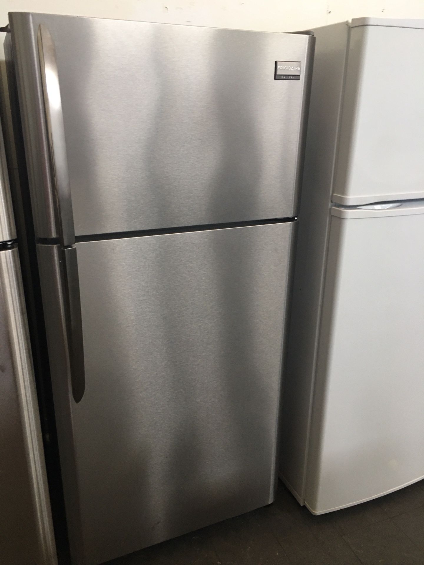 Frigidaire top freezer
