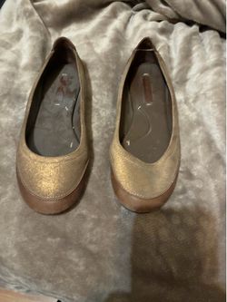 $10 Sz 8 Gold flats