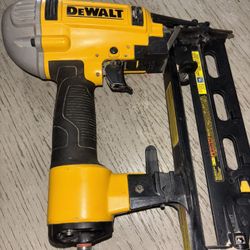 Dewalt 16gauge Straight Nail