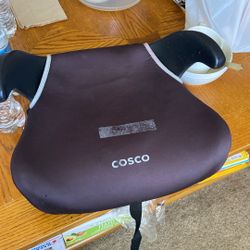 Cosco Toddler Booster Seat Expire 2032.  Price 15$. Pick. E.  72 and Grand View. E. Tacoma 
