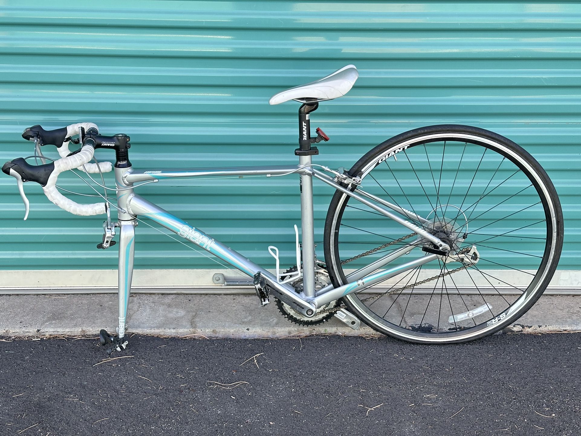 #2616 Giant Avail 5 Women’s Road Bike - Small – Lightweight Aluminum 2012