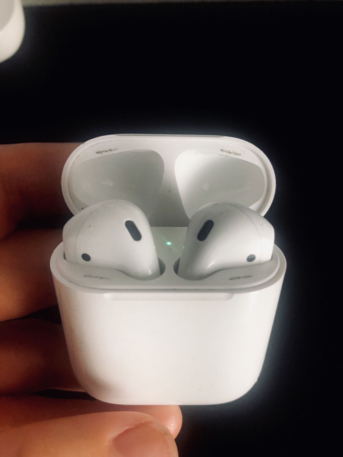 Apple Airpods 1st gen with charging case