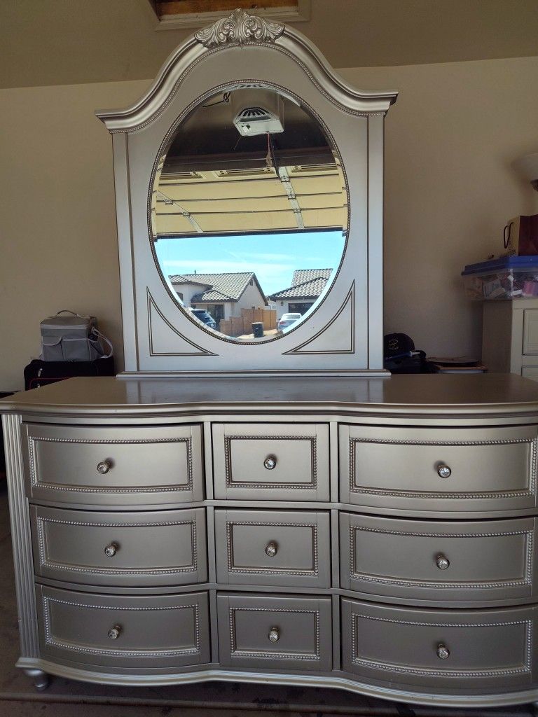 Modern Vanity Mirror Dresser And Nightstand