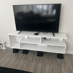 55’’ Inch TV And White tv Stand 