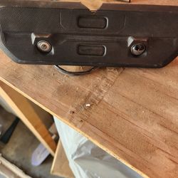 2019 GM  Pickup Box Tailgate Latch Handle With A Small Defect