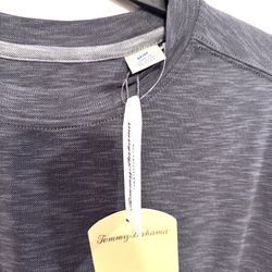 NWT Men’s Medium Tommy Bahama Classic Tshirt $25
