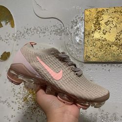 Size 5.5 Women Nike Vapormax 