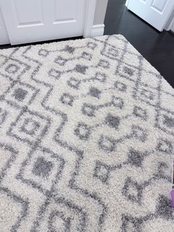 10’ x 10’ Moroccan Trellis Shag Rug