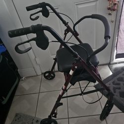 Rollator Walker With Seat/ Caminador Con Ruedas
