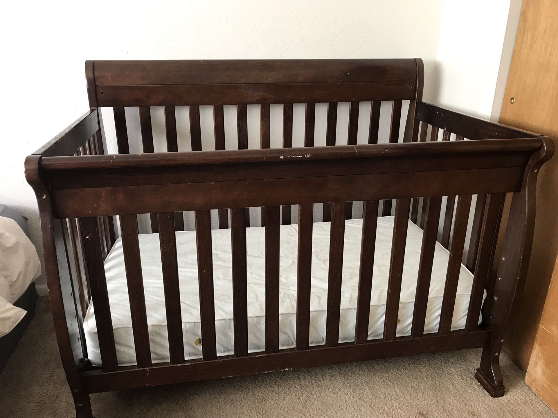 5 In 1 Crib / Toddler Bed Frame With Serta Mattress And Bumpers