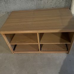 Wood furniture piece/with drawers