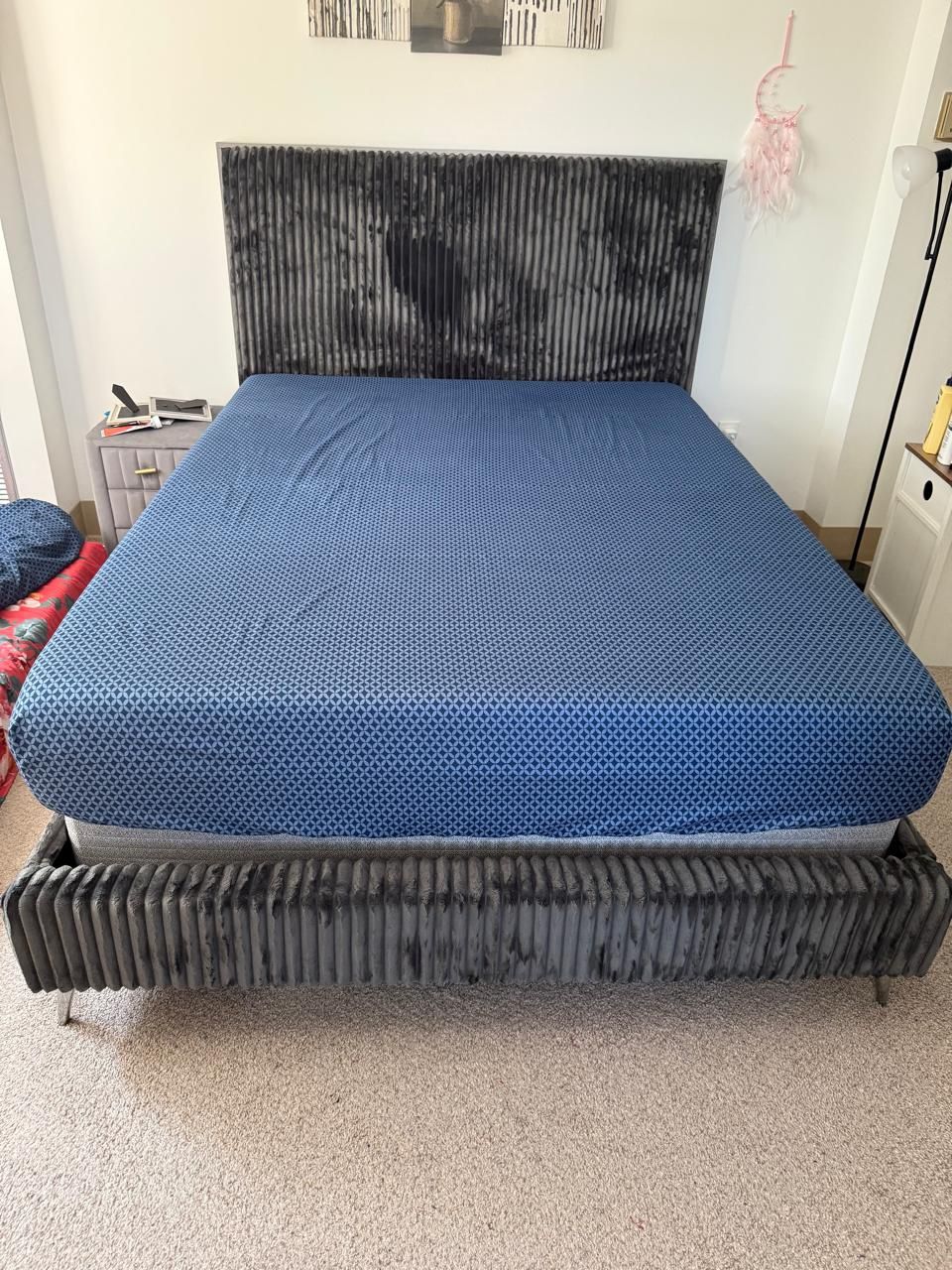 Bed With 1 Nightstand