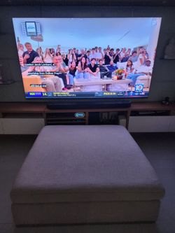 Large Off-White Square Ottoman – 43" / Otomana Cuadrada Blanco Hueso – 43"