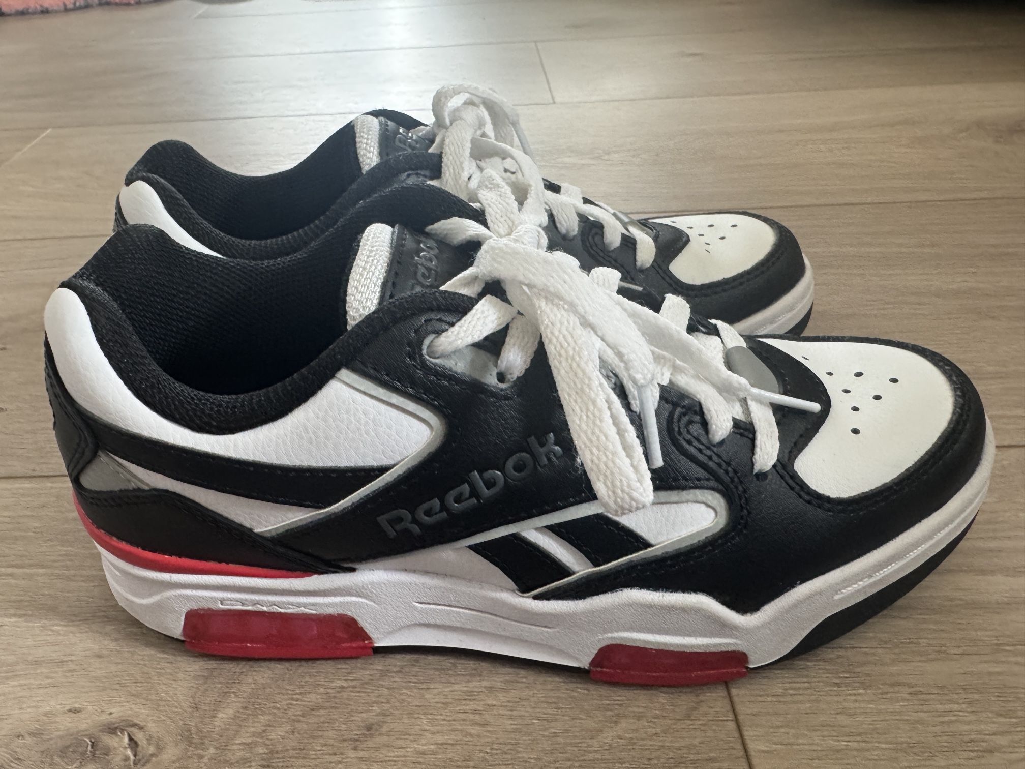 Reebok Men's BB 4500 DMX Black, White, and Red Sneakers, Size 5