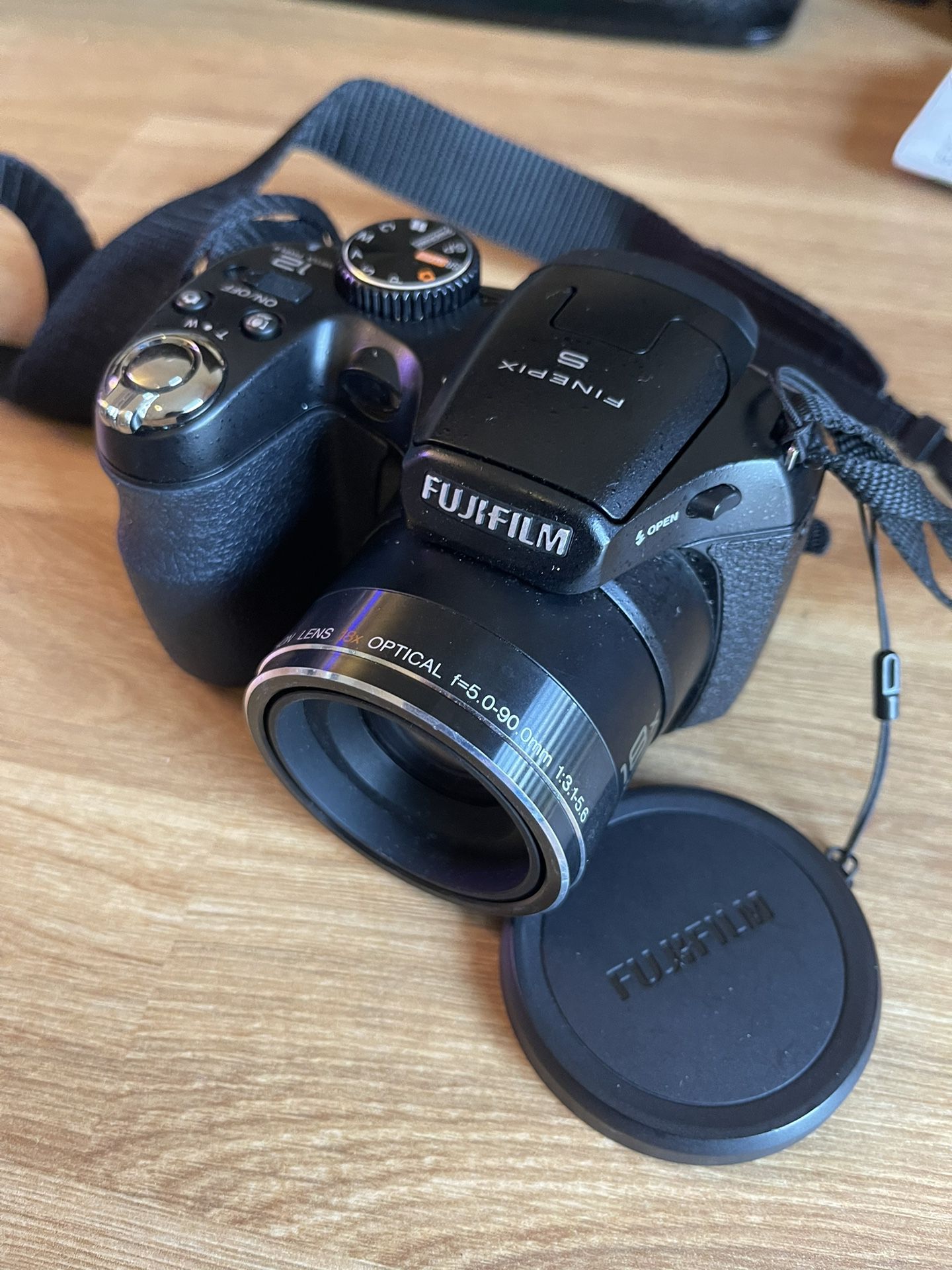 Fujifilm FinePix S1800 Digital Camera 18x Zoom  