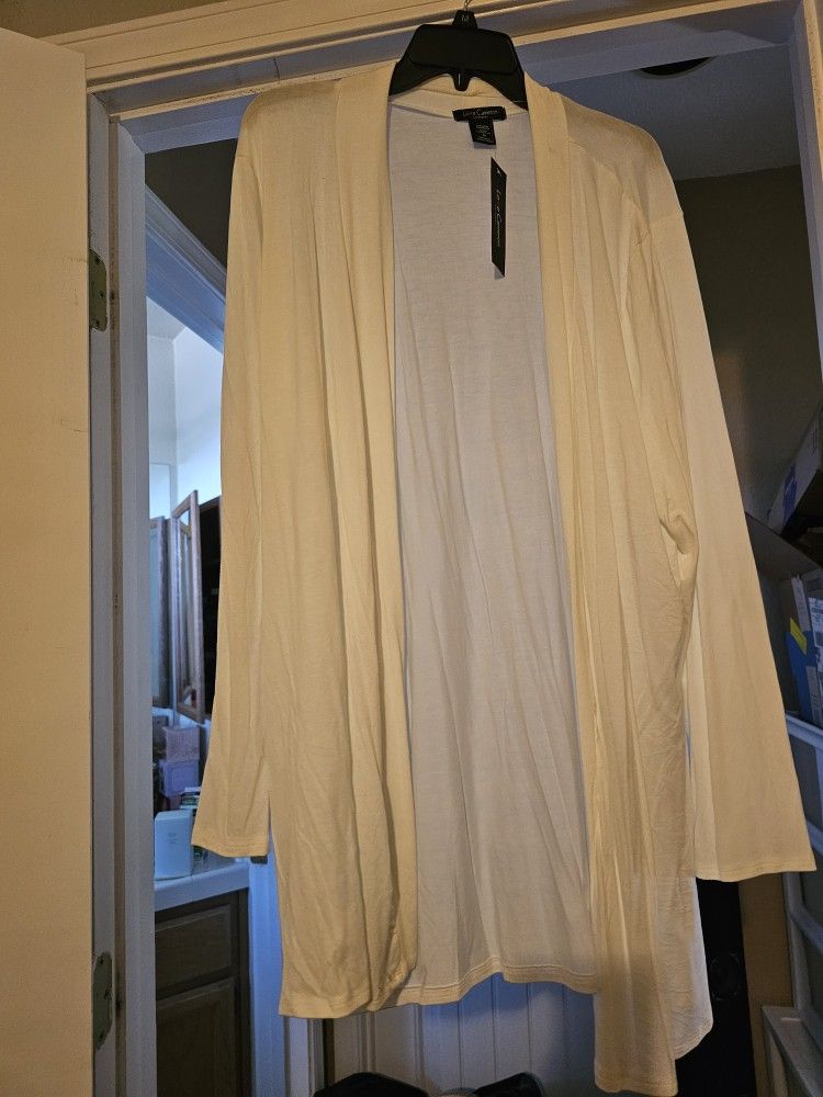 New womans size 3x White cardigan (95%Rayon 5% spandex)