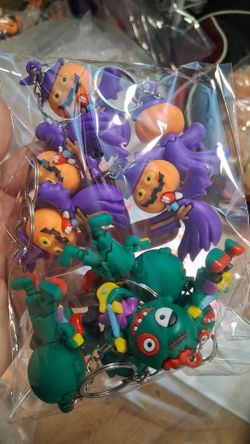 200 Halloween Keychains Wholesale Lot - $90