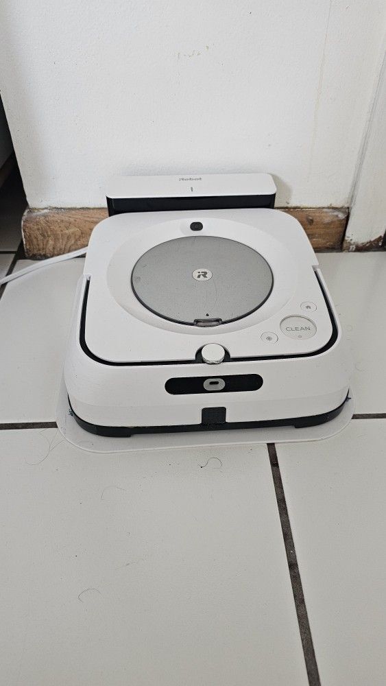 iRobot - Braava jet m6 Wi-Fi Connected Robot Mop - White
