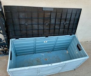Outdoor storage box
