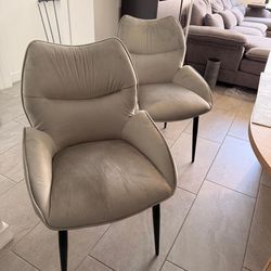 High end barely used 4 Chair Set