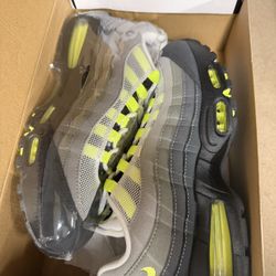 Nike Air Max 95 OG- Big Bubble Neon (2025/2026)- Size 8.5M/10W