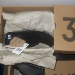 Yeezy Boost 350 V2 onyx 