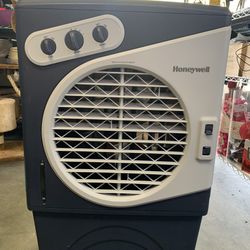 Honeywell CO60PM Portable Air Cooler Swamp Cooler- Covers 850 Sq. ft.