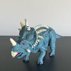 Styracosaurus Dinosaur Figure Toy 9 Inch Realistic Hard Plastic Horned Red Eyes