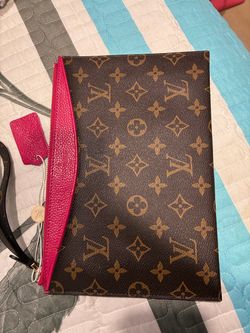 LV Pouche