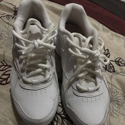 Woman’s shoes size 5