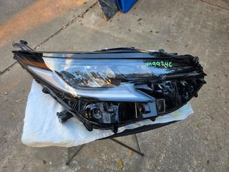 2021-2025 TOYOTA SIENNA XSE HEADLIGHT PASSENGER SIDE REPAIR 1 TAB CHECK PIC 
M99746
08-30-26