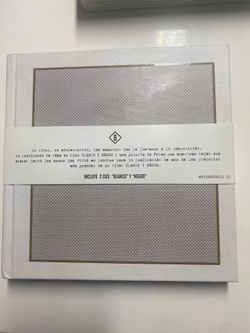 Ricardo Arjona- Blanco y negro Deluxe book set )2 Cds included