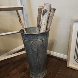 Tin bucket