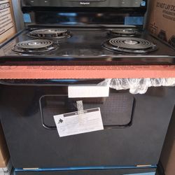 (New)Hotpoint - 5.0 Cu. Ft. Freestanding Electric Range - Black