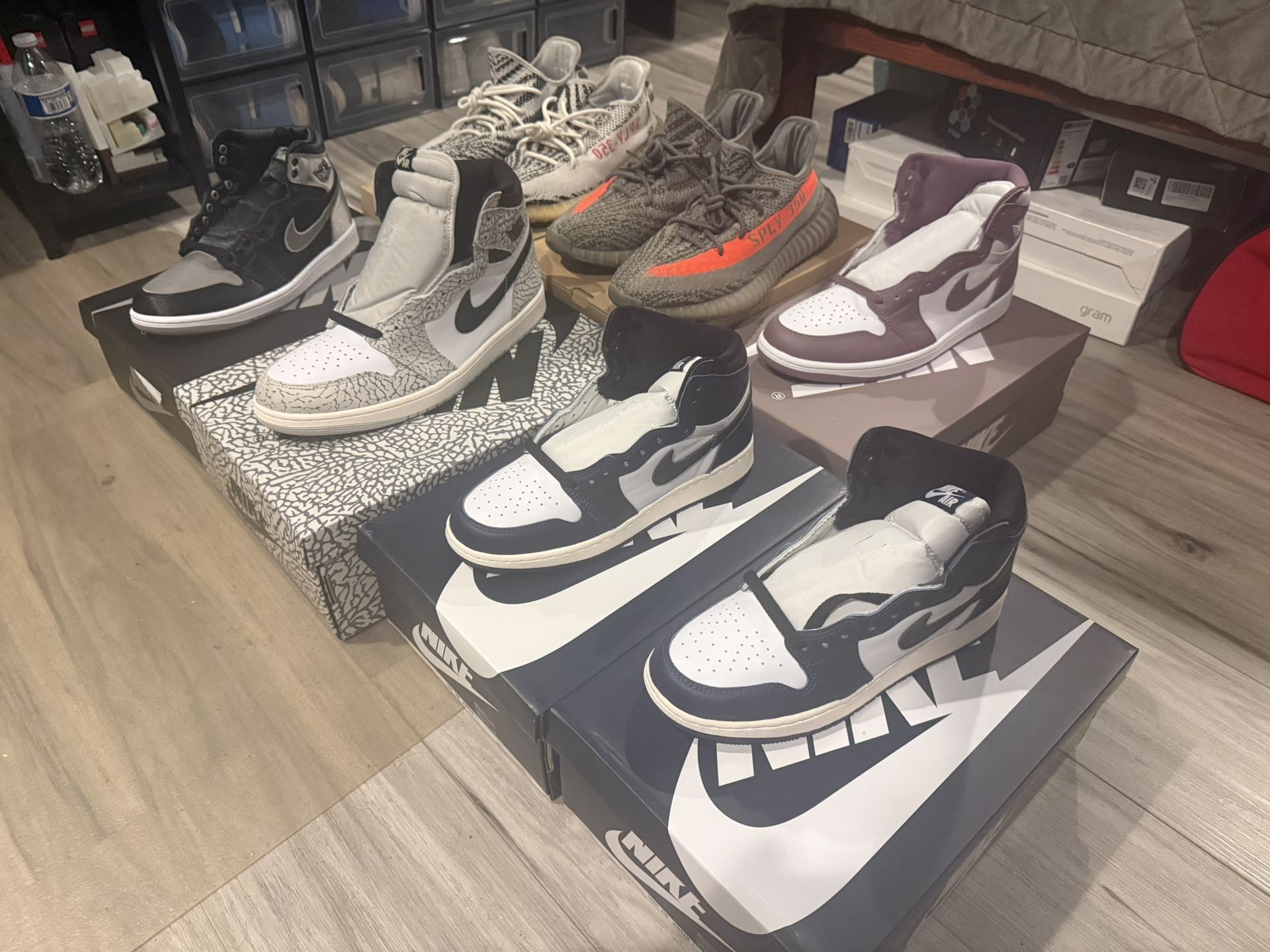 Jordan 1 Highs And Yeezy 350s (CHECK DESCRIPTION)