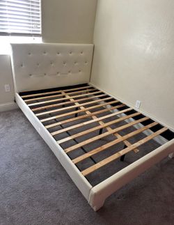 White Full size bed with rinds tones
