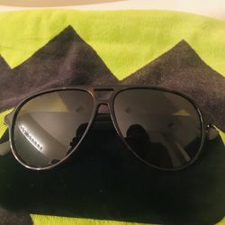 Sylish Authentic Gucci sunglasses Brand New