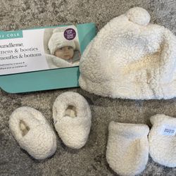 JJCole Cream Hat, mittens and Booties …Read Description