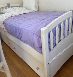 Ragazzi 300 Series Girl's Bedroom Set, White with Lavender Accents
