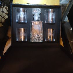 Dave and Busters 100% Crystal Decanter Set