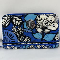 Vera Bradley Turn-Lock Blue Floral Woman’s Wallet 