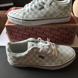✨ Brand New Women’s Vans ✨