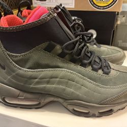 Nike Airmax Sneakerboot Size 6.5y